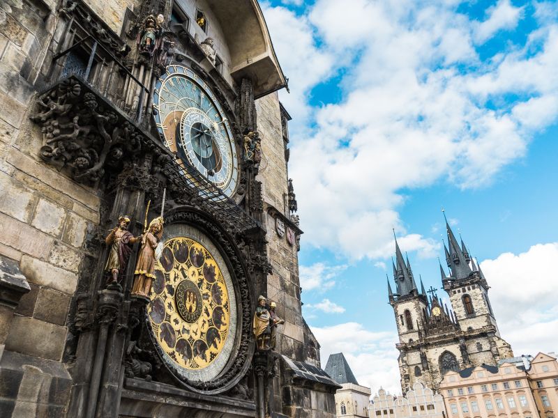 astronomicalclockintheoldtownsquare.jpg